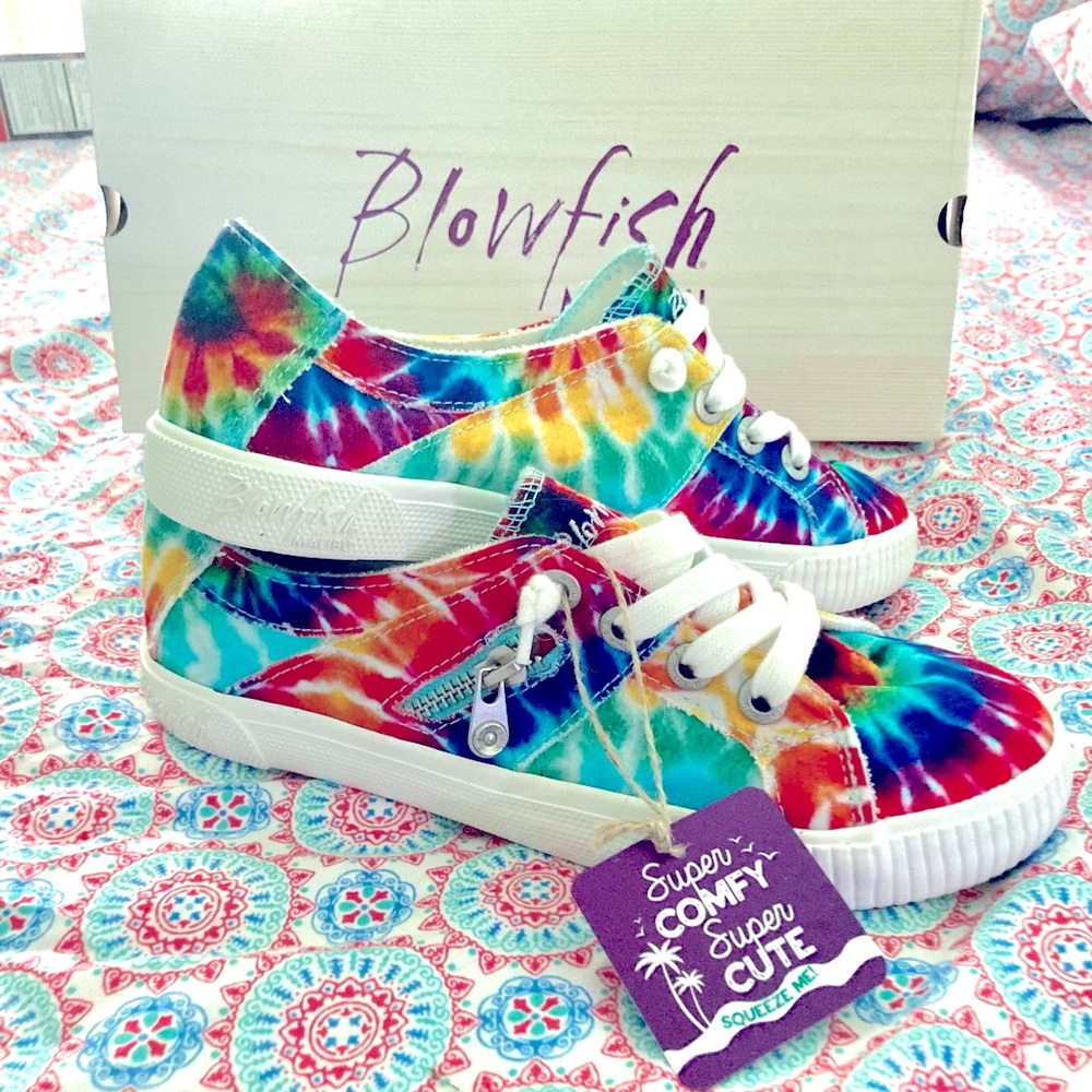 Blowfish Fruit Rainbow Tie Dye Canvas Slip-on or Tie tennis shoes 6.5 runs small